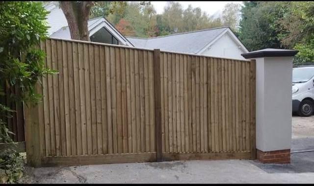 Custom fencing built by Ormani Property Services