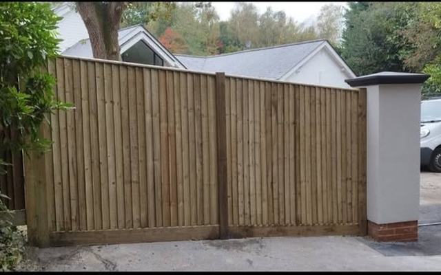 Custom fencing built by Ormani Property Services